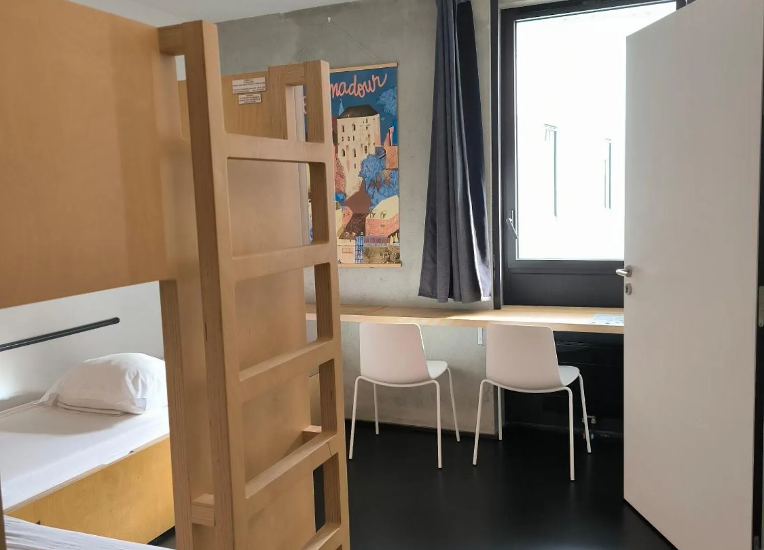 Auberge De Jeunesse Hi קאור